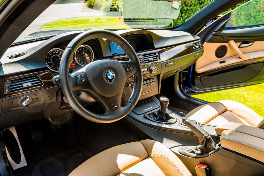 Торпедо BMW M3 Coupe (E92) 2009 года  (фото 41 из 69)